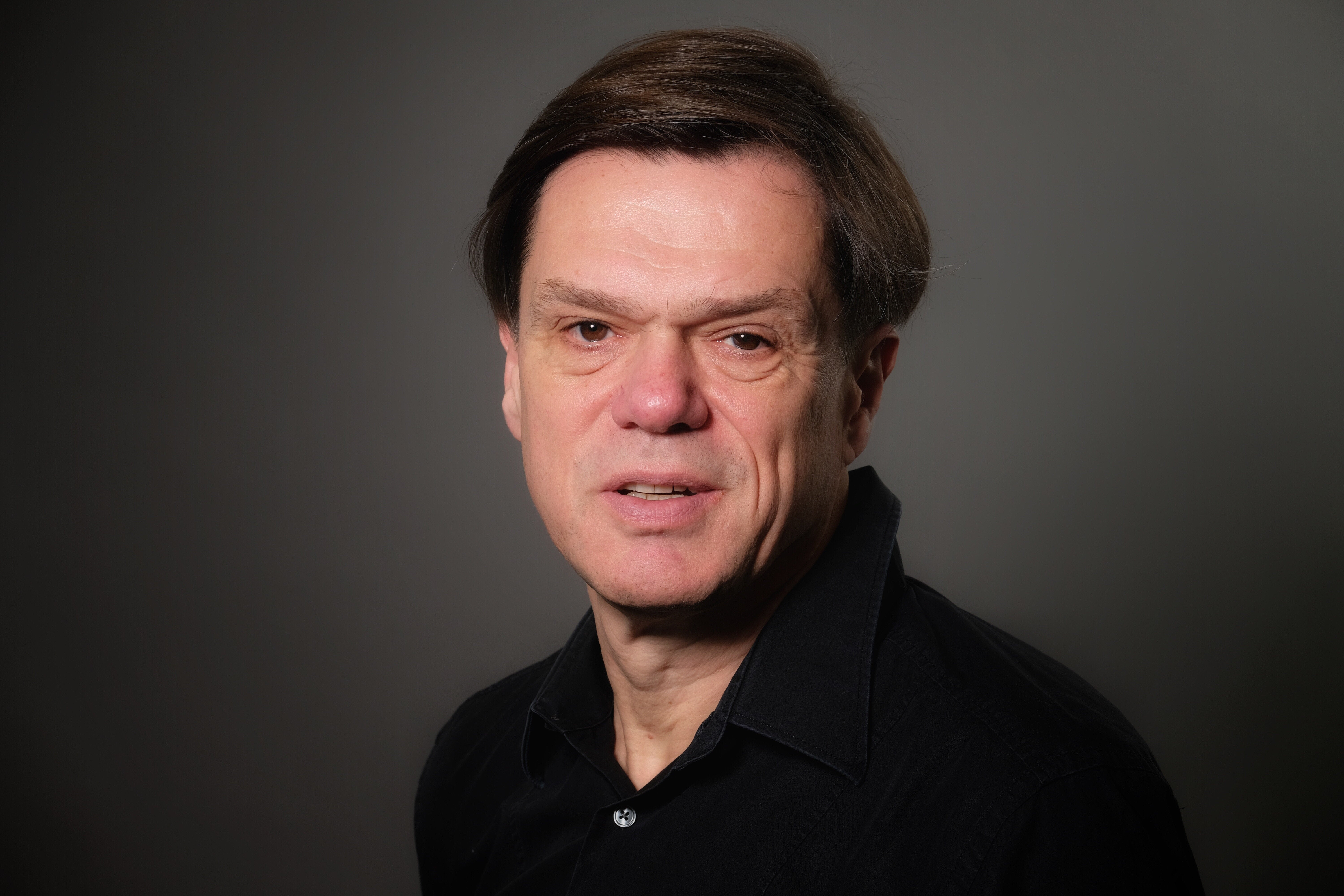 Matthias Heine, redattore culturale del quotidiano berlinese “Die Welt”, terrà lunedì 26 febbraio alla Biblioteca provinciale Teßmann una conferenza su come rapportarsi con le parole controverse (Foto: ASP/Die Welt)