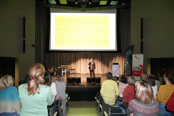 Un altro momento della conferenza per insegnanti d'inglese all'Eurac di Bolzano. (Foto: USP/Direzione Istruzione Formazione tedesca)