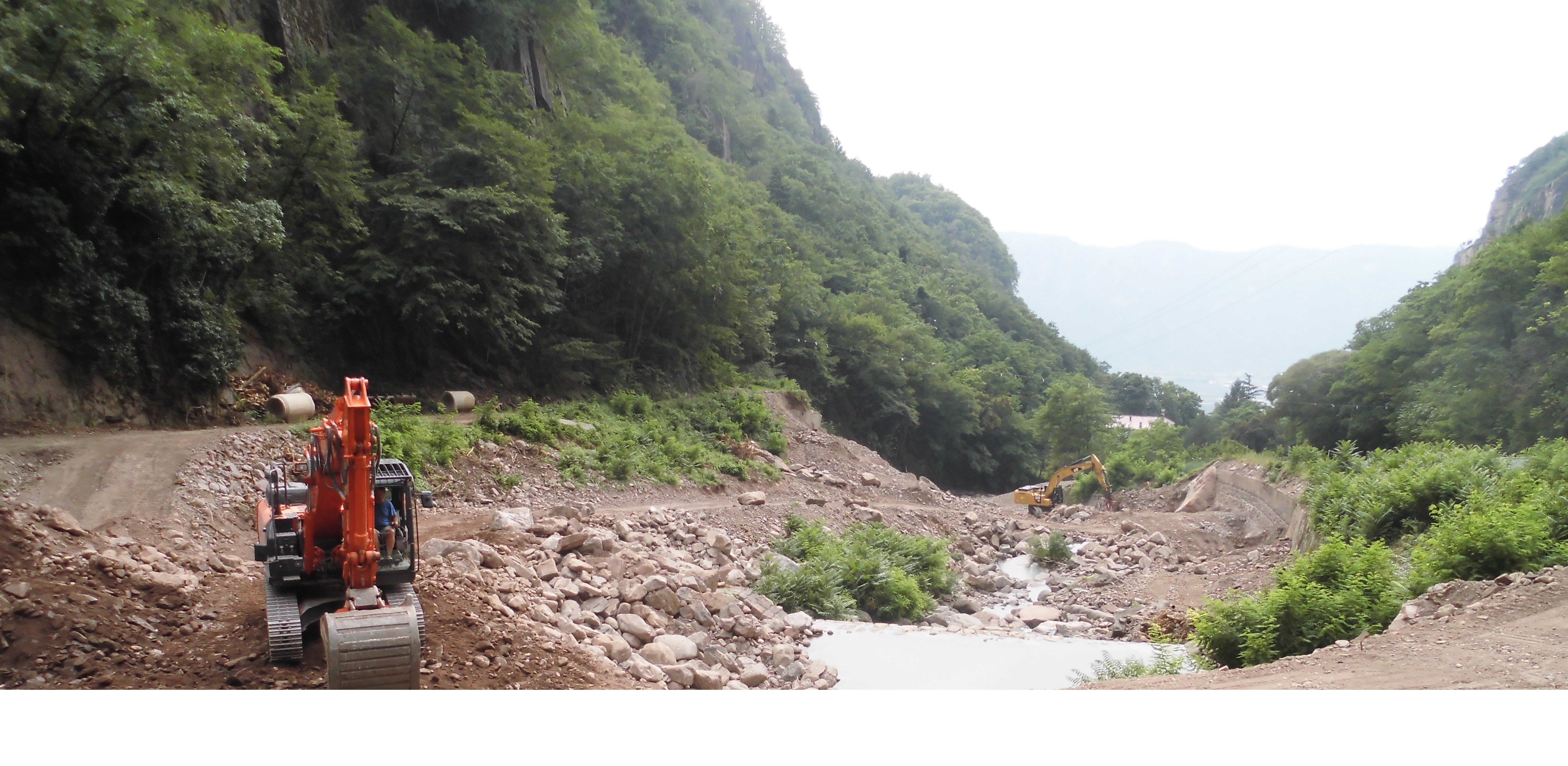 Das Landesamt für Wildbachverbauung Süd in der Agentur für Bevölkerungsschutz hat mit den Vorbereitungsarbeiten für die Errichtung einer Sperre im Brantentalbach oberhalb von Haus Emmaus in der Gemeinde Leifers begonnen. (Foto: LPA/Landesamt für Wildbach- und Lawinenverbauung Süd)