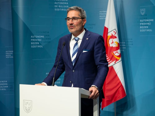 Mit der Zugschleife im Riggertal werde neues Kapitel im Bahnverkehr in Südtirol aufschlagen, sagte Landeshauptmann Arno Kompatscher nach der Sitzung der Landesregierung. Angepeilt werden ein teilweise 15-Minuten-Takt zwischen Bozen und Brenner sowie Direktverbindungen zwischen Bozen und dem Pustertal im 30-Minuten-Takt, so der Landeshauptmann. (Foto: Fabio Brucculeri).