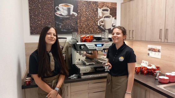 Landecker Schulbar, bereit für den Willkommenskaffee (Foto: LPA/Fachschule für ländliches Betriebs- und Haushaltsmanagement Landeck-Perjen)
