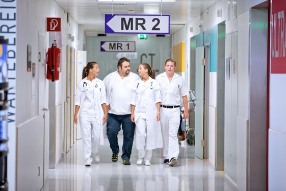 La Provincia di Bolzano finanzia 25 posti alla facoltà di medicina presso la PMU di Salisburgo per il prossimo anno accademico. Il 23 marzo si terrà una giornata informativa in forma ibrida (Foto: PMU Salzburg)