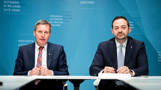 Sono entrambi membri della Giunta provinciale per la prima volta: il 17 febbraio, dopo un anno di lavoro, l'assessore Luis Walcher (a sinistra) e l'assessore Marco Galateo hanno fornito una panoramica sull'attività dell'Esecutivo e presentato i loro progetti per il futuro. (Foto: USP/Fabio Brucculeri)