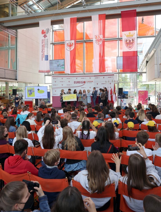 Preisvergabe von "Euregio macht Schule" (Foto: Euregio)