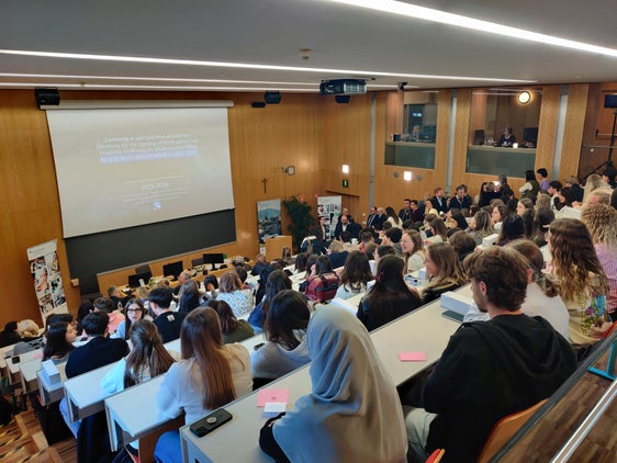 Mit einer Feierstunde und einer Tagung zu Künstlicher Intelligenz sind die insgesamt rund 270 Studierenden des universitären Ausbildungszentrums für Gesundheitsberufe Claudiana am 8. Oktober ins akademische Jahr 2025/26 gestartet. (Foto: LPA/Ressort für Gesundheitsvorsorge und Gesundheit)