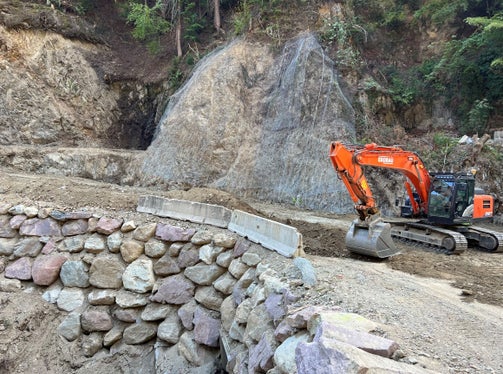 I lavori sulla strada provinciale numero 9, che garantiranno l'afflusso dei veicoli durante la chiusura del ponte. (Foto: Ripartizione infrastrutture)