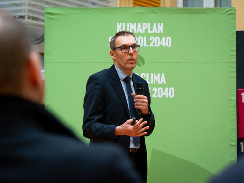 Aktuell sind wir noch nicht auf dem richtigen Weg, wenn wir bis 2040 ein klimaneutrales Südtirol erreichen wollen. In den meisten Sektoren sind die Emissionen in den vergangenen zehn Jahren nahezu gleichgeblieben oder sogar gestiegen, sagt Wolfram Sparber, Leiter des Instituts für Erneuerbare Energie von Eurac Research. (Foto: LPA/Fabio Brucculeri)