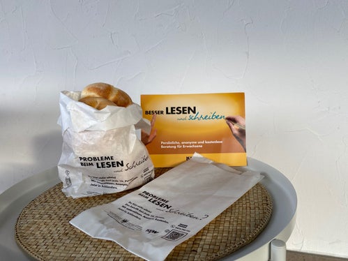 Auf ein neues Bildungsangebot im Vinschgau machen anlässlich des Welttages der Muttersprache am 21. Februar Landesamt für Weiterbildung, KVW Bildung und Vinschger Bäckereien aufmerksam. (Foto: LPA/Amt für Weiterbildung/Astrid Crepaz)
