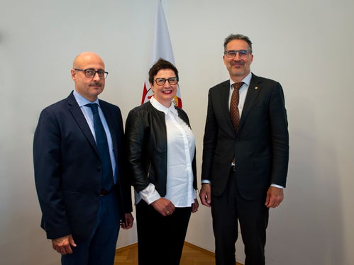 Da sinistra il vicepresidente Espro, la presidente del Comitato provinciale per le comunicazioni Gögele e il presidente della Provincia Kompatscher. (Foto: ASP/Fabio Brucculeri)