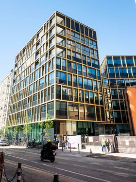 Con la cerimonia di lunedì 6 ottobre, la Provincia ha preso ufficialmente in consegna il nuovo edificio GA20, realizzato all’interno del complesso Waltherpark. Il nuovo stabile accoglierà 171 dipendenti su una superficie complessiva a circa 7.500 m². (Foto: USP/Fabio Brucculeri)