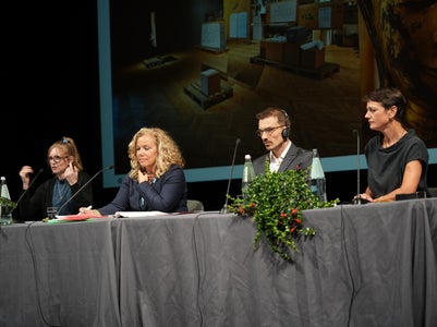 Alla tavola rotonda sono state illustrate diverse best practices: (da sinistra) Bianca Ober, Alessandra Schiavuzzi, Alessandro Zen e Brita Köhler (Foto: Euregio/Armin Gluderer) 