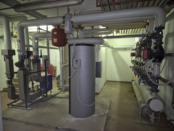 Con un nuovo intervento del valore di oltre 1,74 milioni di euro, l’amministrazione provinciale avvierà le opere di adeguamento e trasformazione degli impianti termici secondari in 16 edifici provinciali della città di Bolzano già allacciati – o prossimi all’allacciamento – alla rete di teleriscaldamento gestita da Alperia Smart Service S.r.l. Uno scambiatore di Alperia. (Foto: USP/Ufficio Opere ambientali e infrastrutture)