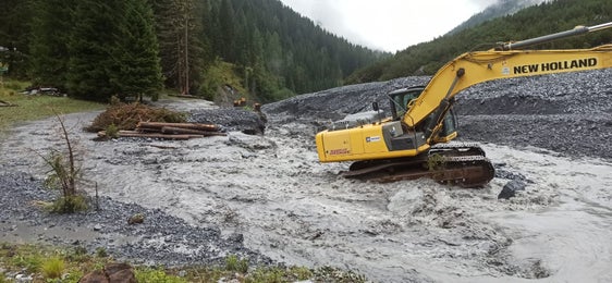 Il 18 agosto l'Ufficio sistemazione bacini montani Ovest ha sgombrato dai detriti il letto del rio Vedretta di Trafoi a Stelvio (Foto: ASP/Ufficio sistemazione bacini montani Ovest)
