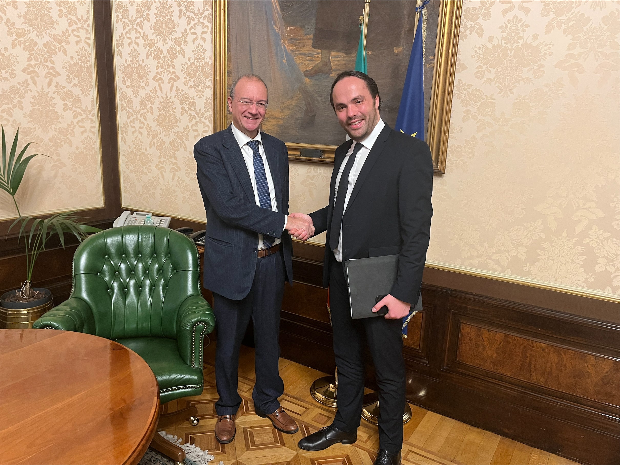 L'assessore provinciale Philipp Achammer vuole fare un passo avanti innovativo con il curriculum delle scuole secondarie di secondo grado: ne ha parlato in un breve incontro di lavoro con il Ministro dell'Istruzione Giuseppe Valditara a Roma. (Foto: ASP/René Ploner)