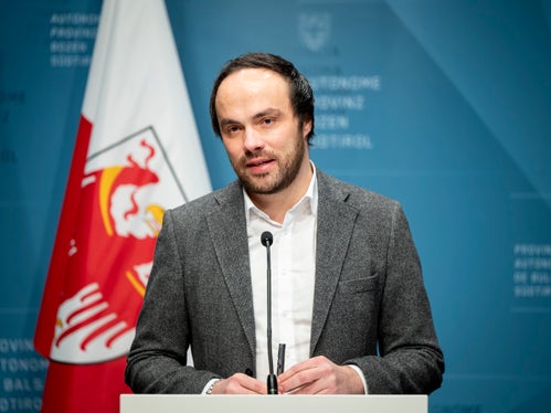Landesrat Philipp Achammer will das Bewusstsein und die Sensibilität für den Wert der Denkmalpflege stärken, es gehe darum Kulturgüter zu schützen, zu nutzen und weiterzudenken. (Foto: LPA/Fabio Brucculeri)
