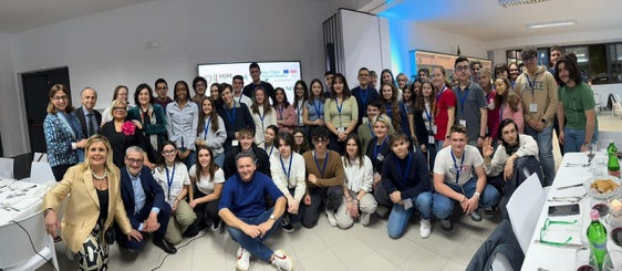 Gruppenfoto der gesamtstaatlichen Italienischolympiade (Foto: LPA/Cristina Corbetta)
