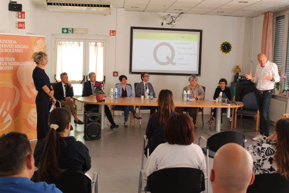 Der Betrieb für Sozialdienste Bozen und die Berufsschule für Sozialberufe "Emmanuel Lévinas" arbeiten bei der Aus- und Weiterbildung eng zusammen. (Foto: LPA/Berufsschule Lévinas)