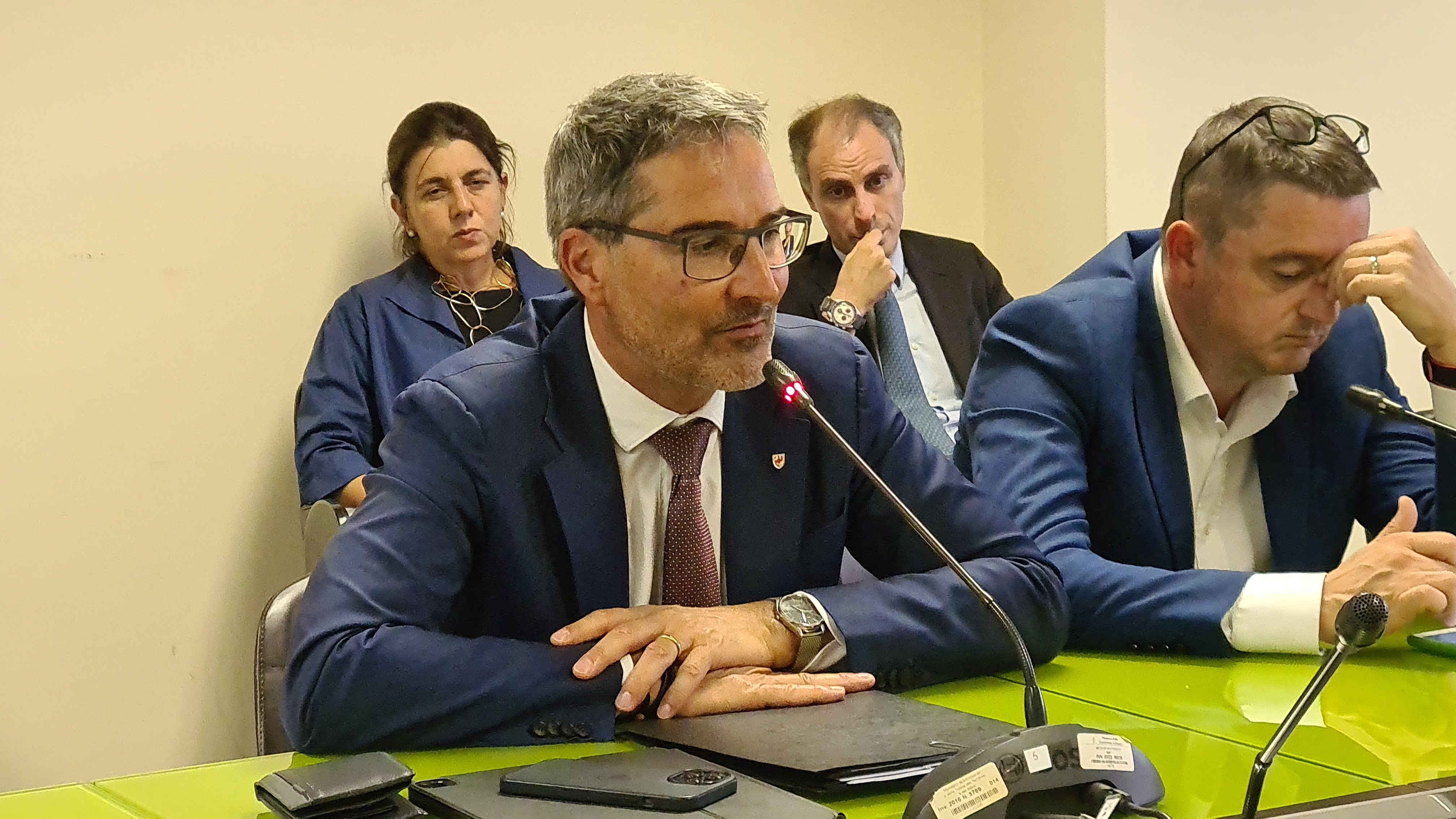 Il presidente Arno Kompatscher ed il suo omologo trentino, Maurizio Fugatti, nel corso dell'incontro odierno al Ministero dell'ambiente e della sicurezza energetica (Foto: ASP/Davide Cordua)