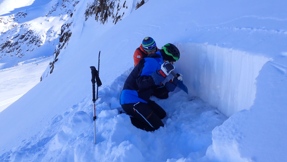 Misurazione della neve (Foto: Ufficio meteorologia e prevenzione valanghe / Servizio prevenzione valanghe Alto Adige) 