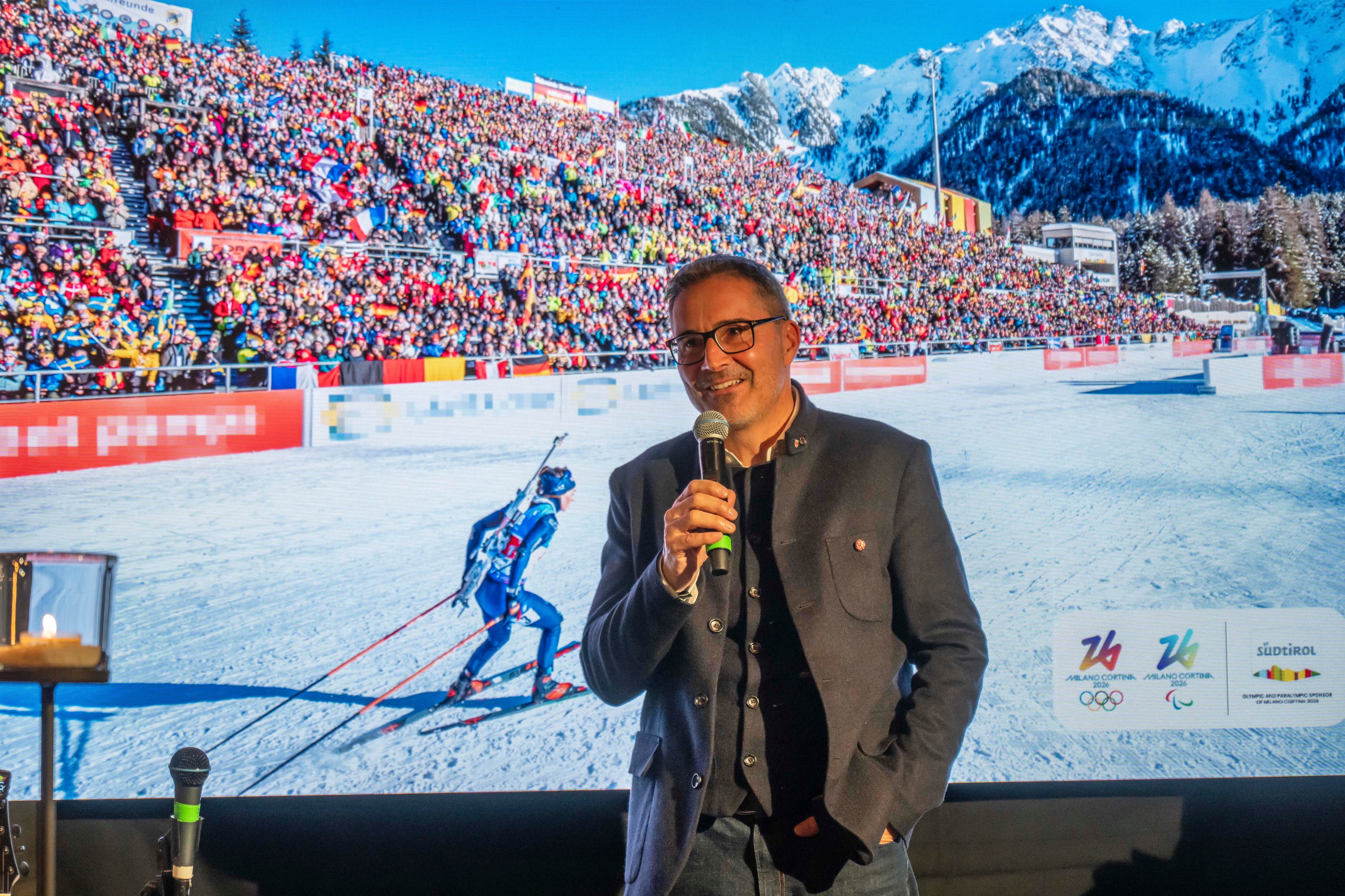 Landeshauptmann Arno Kompatscher empfing zum Auftakt der Olympischen Spiele im SüdtirolHome in Antholz zahlreiche Gäste empfangen. (Foto: LPA/Othmar Seehauser)