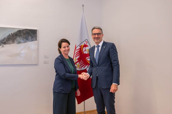 Die neue Präsidentin der Messe Bozen, Greti Ladurner, besprach mit Landeshauptmann Arno Kompatscher die Anliegen der Messe Bozen. (Foto: LPA/Greta Stuefer)