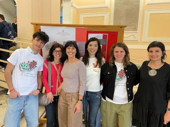 Gli studenti accompagnati dagli  insegnati hanno partecipato ai Campionati nazionali della lingua italiana. Da sin. : Alex Beato, Giuliana Regazzi, Cristina Corbetta, Paola Rizzi, Sophia Crivellaro, Marina Fiorentini (Foto: ASP/Cristina Corbetta)

