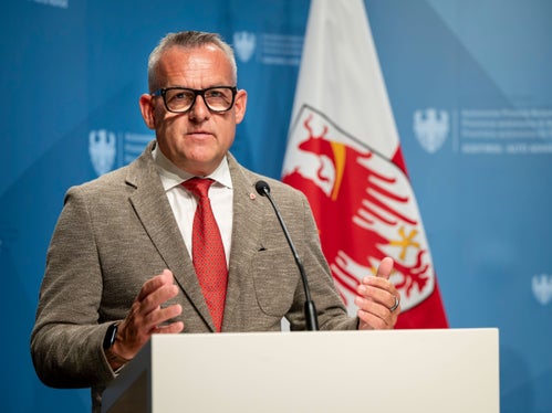 Auch Landesrat Christian Bianchi lobte die gute Zusammenarbeit aller Akteure, die zu einer Vereinbarung über 30 Jahre mit der Option auf weitere 30 Jahre geführt habe. (Foto: LPA/Fabio Brucculeri)