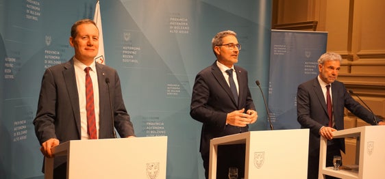 Hochbaulandesrat Massimo Bessone (l.): Das Konservatorium ist ein wichtige kulturelle Einrichtung für Bozen und Südtirol mit großer Strahlkraft, aus der internationale Talente hervorgehen. (Foto: LPA/Igor Cocca)