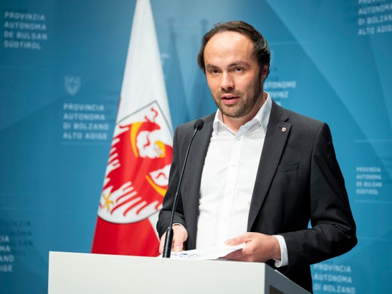 "Ricerca ed innovazione sono strumenti fondamentali per il rientro in provincia dei nostri studenti, perché creiamo posti di lavoro altamente qualificati in molti settori”, ha affermato Achammer. (Foto: USP/Fabio Brucculeri)