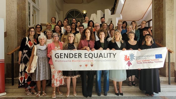 Unter dem Motto "#GemeinsamStark" herrschte bei der Euregio-Landesfrauenversammlung im Landhaus 1 in Bozen Aufbruchstimmung. (Foto: Euregio/Armin Gluderer)
