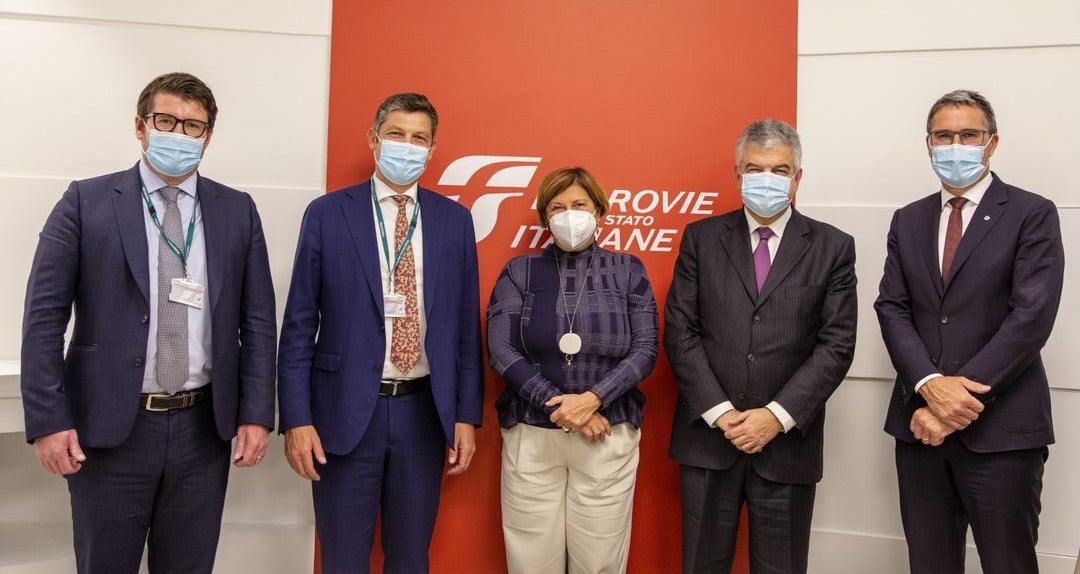 Grünes Licht für die Planung der Bahnumfahrung Bozen gab es gestern beim Treffen von Landeshauptmann Kompatscher (1.v.l.) mit Bahnchef Ferraris (2.v.r.) sowie RFI-Generaldirektorin Fiorani, Landesrat Alfreider und Martin Ausserdorfer von der BBT-Beobachtungsstelle. (Foto: FS)