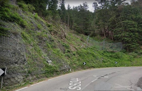 La barriera di protezione esistente al km 12+400 della SS244 della Val Badia circa deve essere ampliata di un campo (Foto: Ufficio tecnico strade Nord-Est)