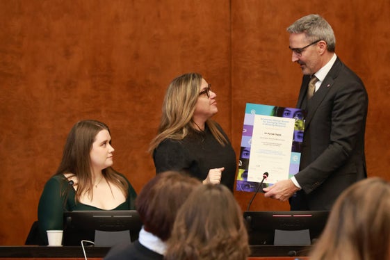 Premiata a Ginevra dal presidente Kompatscher, sempre per il progetto “Promoting Intercultural Dialogue through Digital Storytelling”, anche Kyriaki Topidi. (Foto: USP)