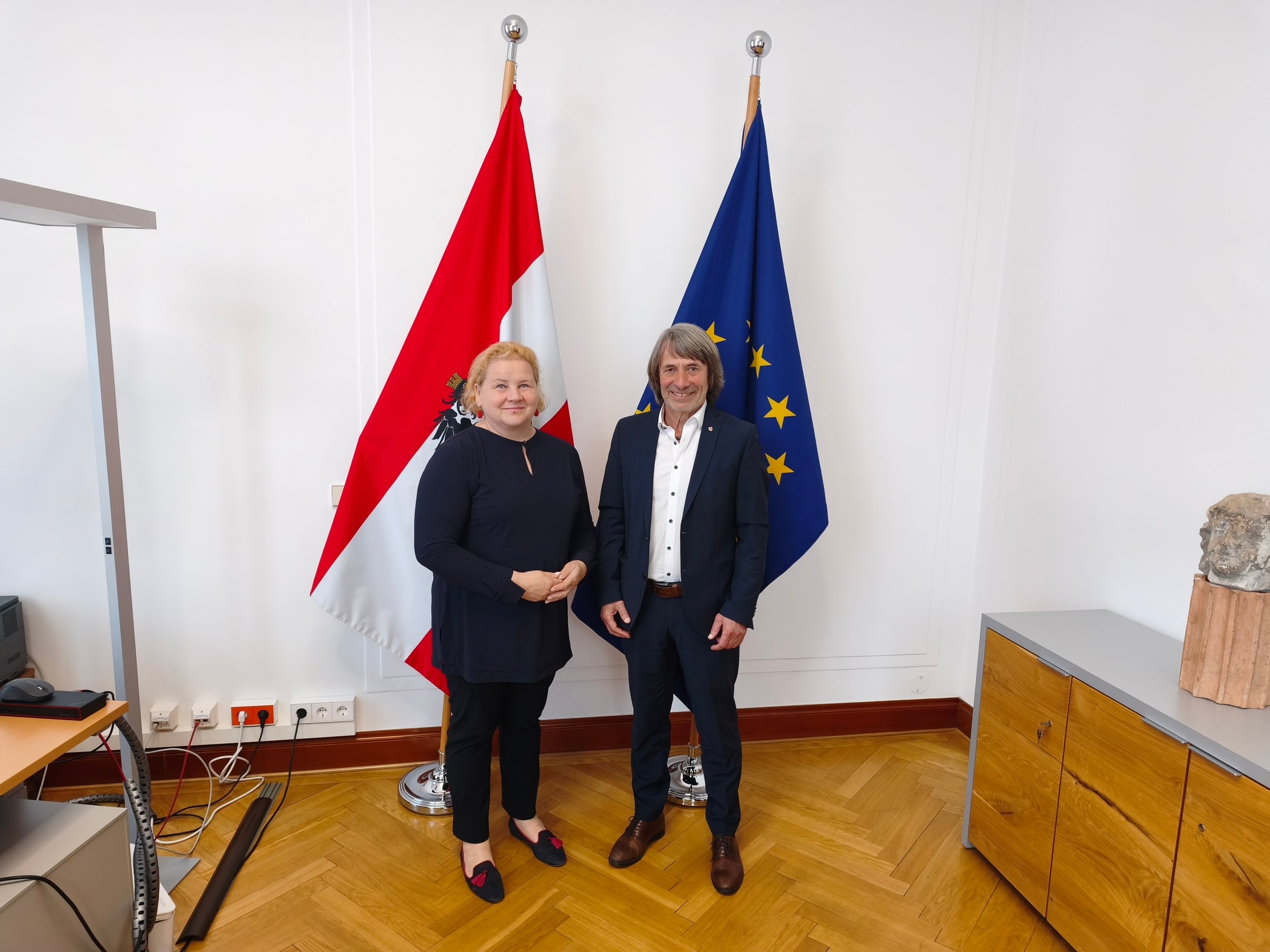 Il 20 aprile, l'assessore provinciale alla Prevenzione sanitaria e Salute Hubert Messner ha incontrato a Vienna la ministra federale austriaca degli Affari sociali, della Sanità, dell'Assistenza e della Tutela dei consumatori Korinna Schumann. (Foto: USP/Dipartimento Prevenzione sanitaria e Salute)