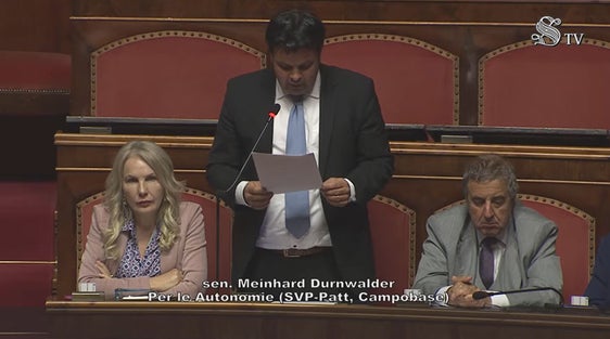 Da sinistra la senatrice Julia Unterberger, il senatore Meinhard Durnwalder (relatore del disegno di legge costituzionale assieme alla senatrice Testor e al senatore De Priamo) e il senatore Luigi Spagnolli. (Foto: USP)