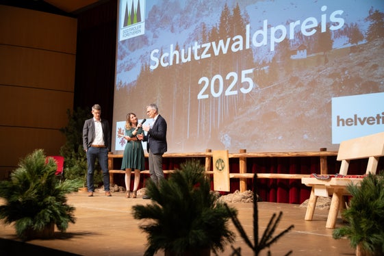 Landesforstdirektor Günther Unterthiner wies bei der Verleihung des Schutzwaldpreises auf die Bedeutung des Waldes und des Schutzwaldes im Besonderen hin. (Foto: LPA/Landesabteilung Forstdienst/Matthias Gritsch)