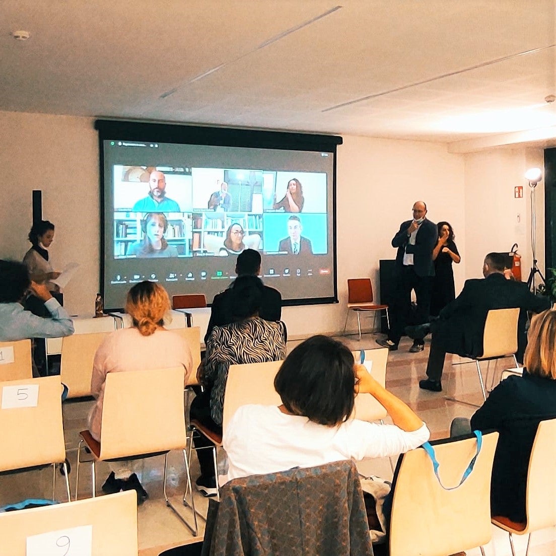 Nach der gestrigen Vorstellung startet am 11. Oktober im Kulturzentrum Trevi-TreviLab der eigentliche Workshop zur Gebärdensprache. (Foto: LPA)