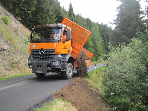 Noch bis 2. April um 12 Uhr bewerben: Das Land sucht 51 Straßenwärterinnen und Straßenwärter und bietet eine vielseitige Tätigkeit im Dienst der Allgemeinheit. (Foto: LPA/Ressort Infrastrukturen und Mobilität)