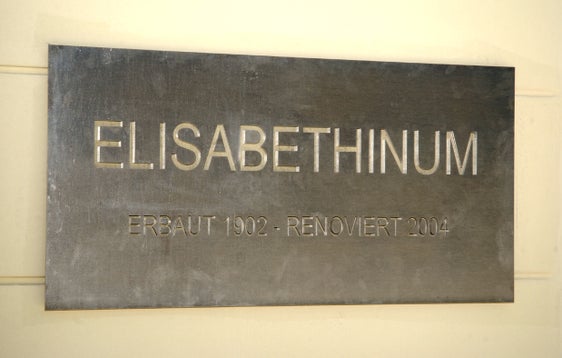 Das Elisabethinum in der Bozner Runkelsteinerstraße bietet 82 Wohnplätze. (Foto: LPA)