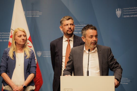 Secondo&nbsp;quanto riportato dal direttore generale di STA Joachim Dejaco (in primo piano nella foto), anche quest’anno hanno&nbsp;riconfermato la loro adesione circa 70 impianti di risalita. (Foto: USP/STA/Ivan Brentegani)