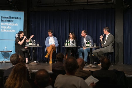 Al Festival del Giornalismo 2025, il panel dell'Euregio era dedicato a "100 anni di radio. La radio nelle regioni. La regione alla radio". (Foto: Festival del giornalismo/Daniel Jarosch)