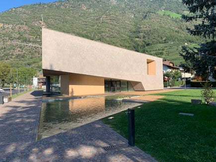 Die Dauerausstellung im neuen Naturparkhaus Texelgruppe in Naturns ist dem Wasser in all seinen Facetten gewidmet: Ab 26. März ist es für Besucherinnen und Besucher geöffnet. (Foto: AREA Architetti Associati)