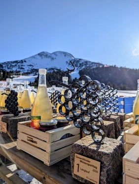 Die Fachschule Laimburg hat die Preise für die Gewinner der Einzel- und Gruppenbewerbe selbst gestaltet und organisiert. (Foto: Fachschule Laimburg)