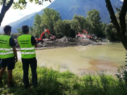 Rablander Weiher: Die Wildbachverbauung hat mit der zweiten Phase der Arbeiten zur Entfernung der invasiven Wasserpflanze Elodea Nuttallii begonnen. (Foto: LPA/Landesamt für Wildbach- und Lawinenverbauung West)