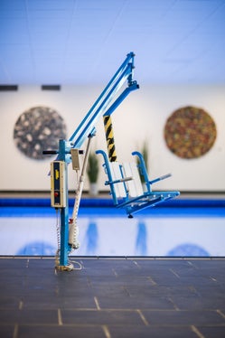 La Giunta ha deliberato un contributo straordinario a favore di piscine coperte per persone disabili gestite da privati e organizzazioni sociali (Foto: Lebenshilfe/Florian Andergassen)