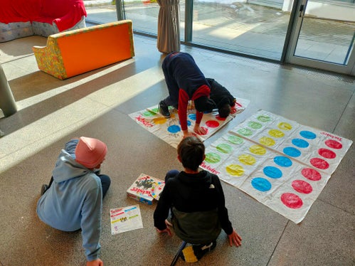 Movimënt, sozialisaziun, sessualité, respiraziun y alimentaziun é stades n valgönes dles tematiches prinzipales di Dis dla Sanité organisá dal Referat por l’Educaziun ala sanité y mobilité en colaboraziun cun le Referat por l’Educaziun interculturala. (Foto: USP/Intendënza y Cultura ladina)