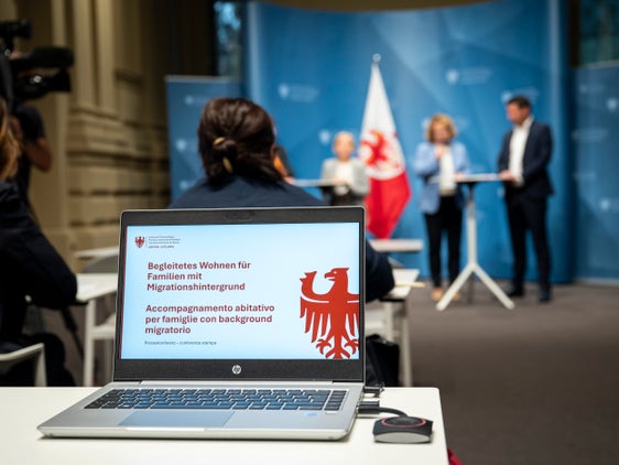 Bis Ende des Jahres werden voraussichtlich 29 Familien mit Migrationshintergrund von Bozen in eine andere Gemeinde Südtirols umziehen. Die Vorstellung des Projektes fand am 5. Oktober statt. (Foto: LPA/Fabio Brucculeri)