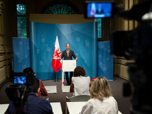 Landeshauptmann Arno Kompatscher stellte die Neuerungen bei der Gebühr zur Nutzung öffentlicher Gewässer zur Stromerzeugung vor. (Foto: LPA/Fabio Brucculeri)