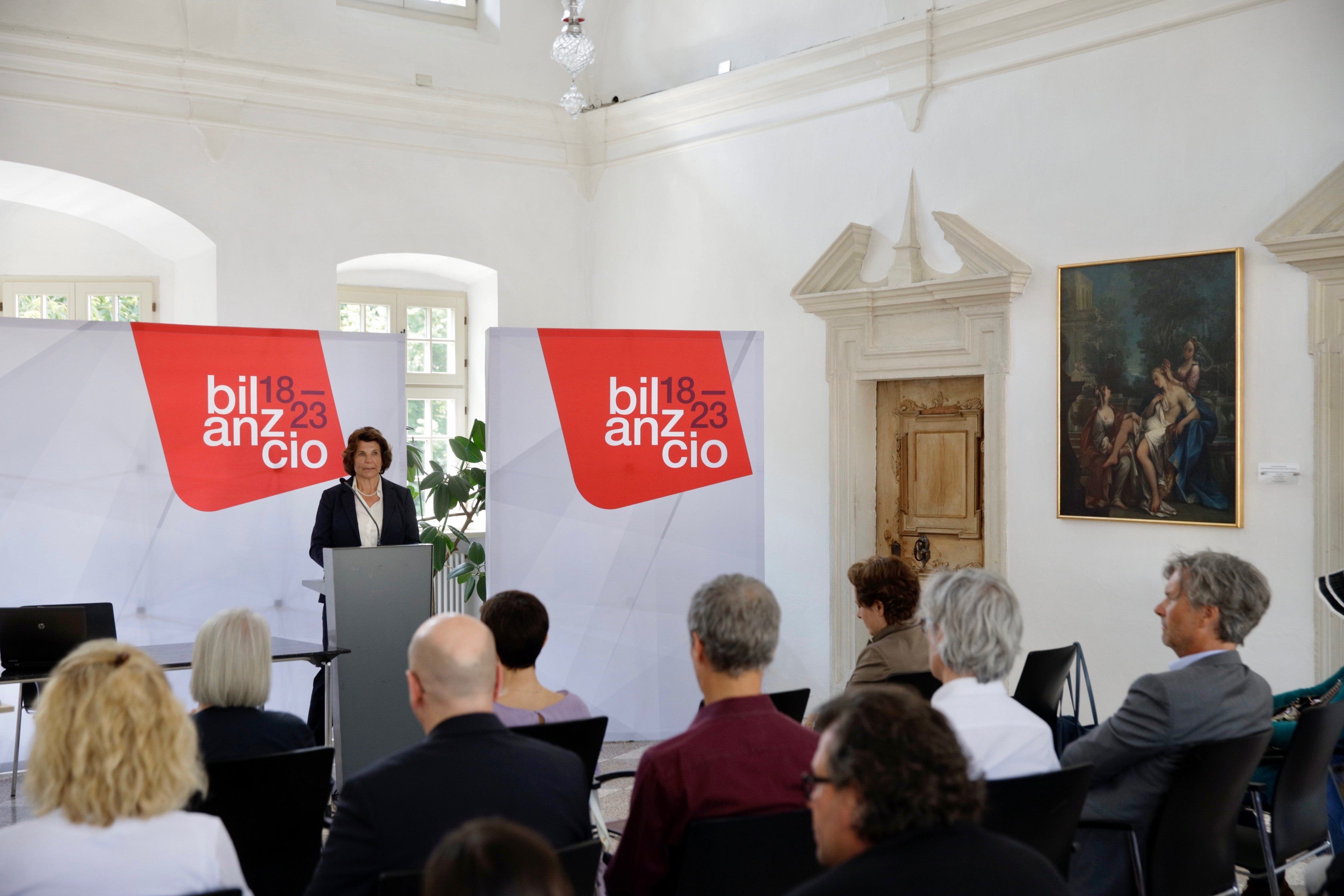 L'assessora provinciale Maria Hochgruber Kuenzer ha inaugurato oggi la serie di incontri di fine legislatura organizzati dai rappresentanti della Giunta provinciale altoatesina. Oggi il primo appuntamento si è tenuto a Palazzo Rottenbuch, a Bolzano (Foto: LPA/Tiberio Sorvillo)