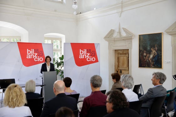 L'assessora provinciale Maria Hochgruber Kuenzer ha inaugurato oggi la serie di incontri di fine legislatura organizzati dai rappresentanti della Giunta provinciale altoatesina. Oggi il primo appuntamento si è tenuto a Palazzo Rottenbuch, a Bolzano (Foto: LPA/Tiberio Sorvillo)